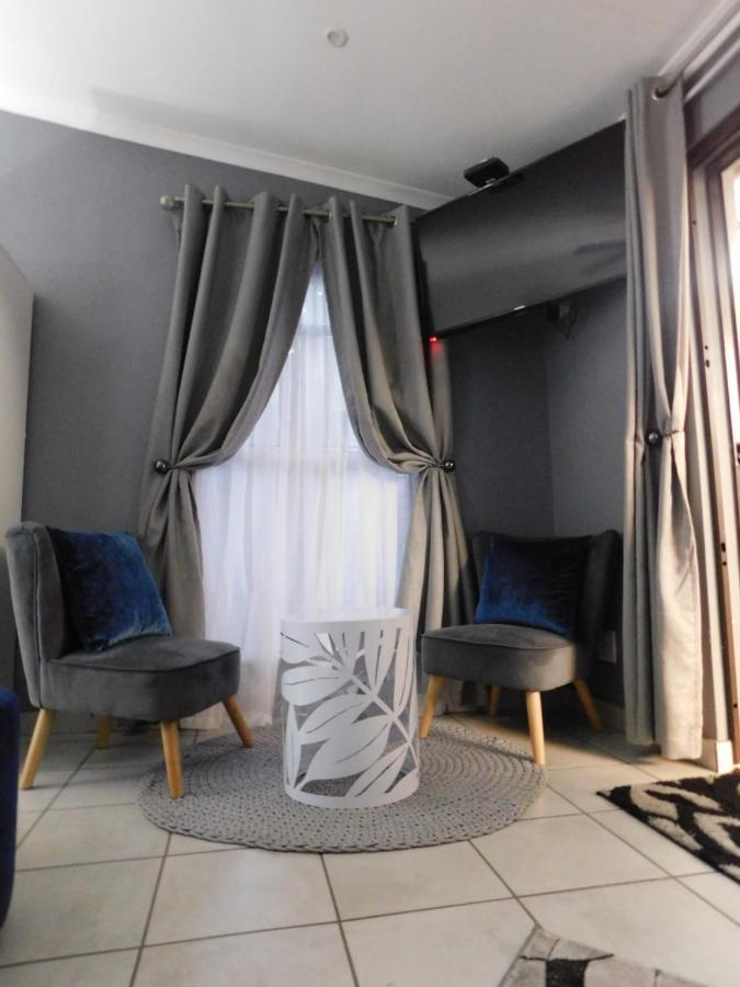 Roxy'S Rest Guest House Vanderbijlpark Exterior foto